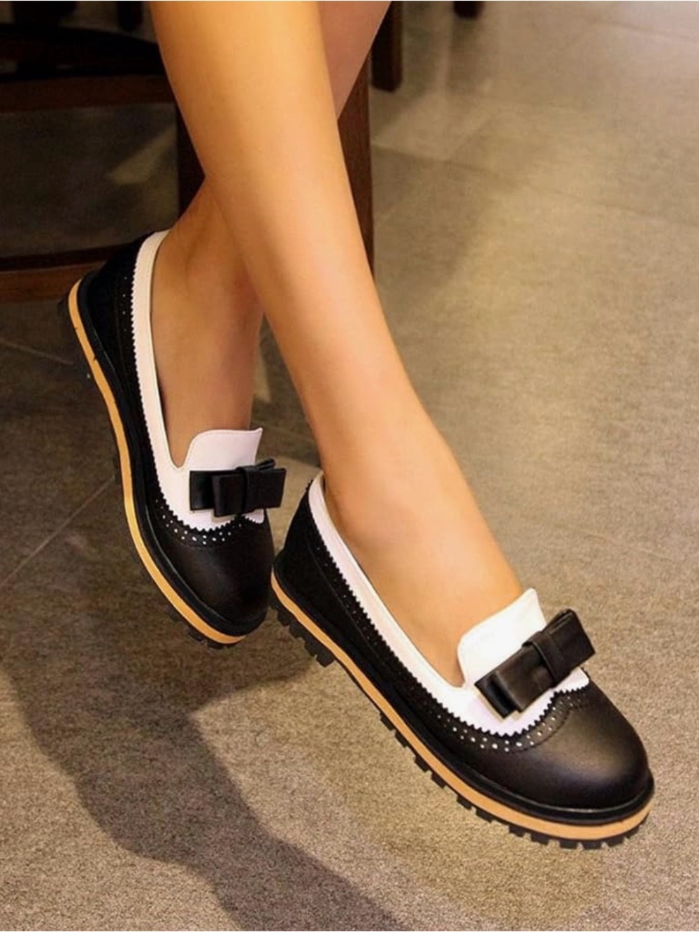 Black & White Bow-Accent Women’s Loafers